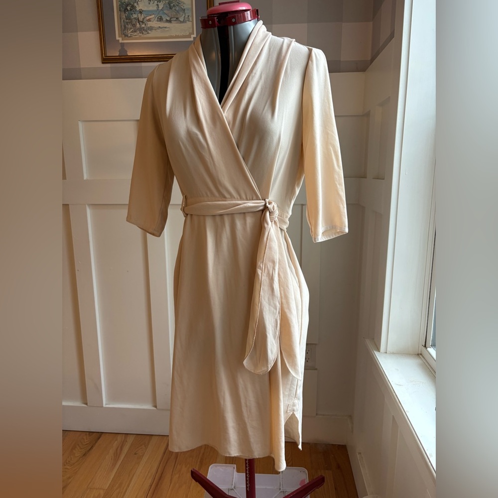 Wilfred Cream Belted Dress Size 2 Classic Modern Work‎ Casual